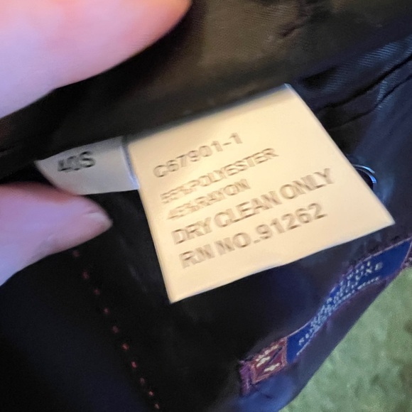 Like Almost New Menβs Suit (great graduation suit π¨βπ) - Picture 4 of 5